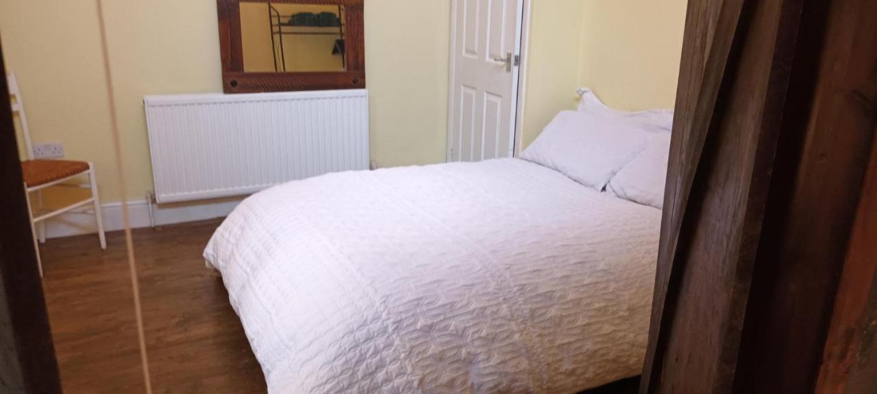 Room With Luxury Private Bathroom & Independent Entrance Near Tube لندن المظهر الخارجي الصورة