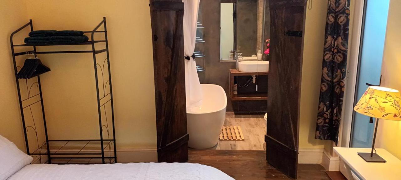 Room With Luxury Private Bathroom & Independent Entrance Near Tube لندن المظهر الخارجي الصورة